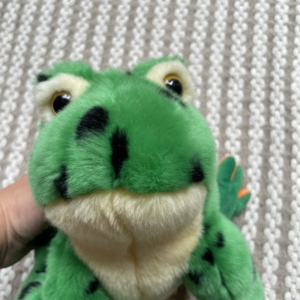 TY Plush Frog Lilypad 2004 Classic Green Bullfrog Stuffed Animal Plush 9